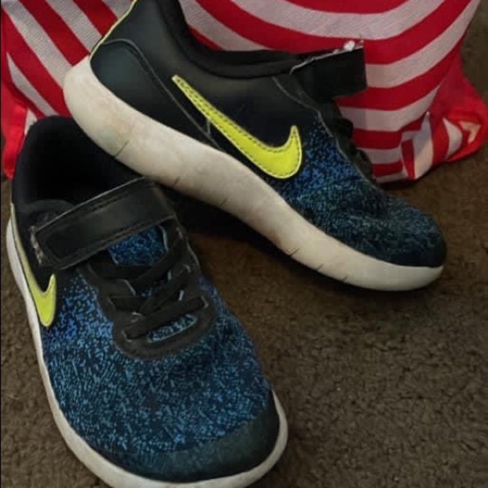 Green and navy Nike 12